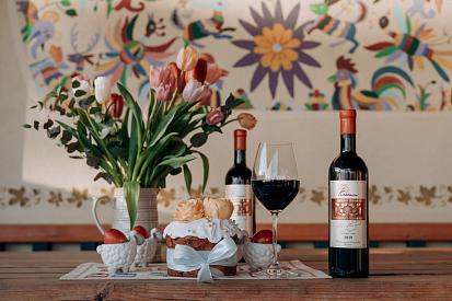 Чому саме червоне вино обирають на Великдень: історія, символи та легенди